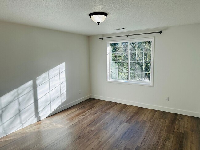 Building Photo - Charming Newly Remodeled Acreage Home