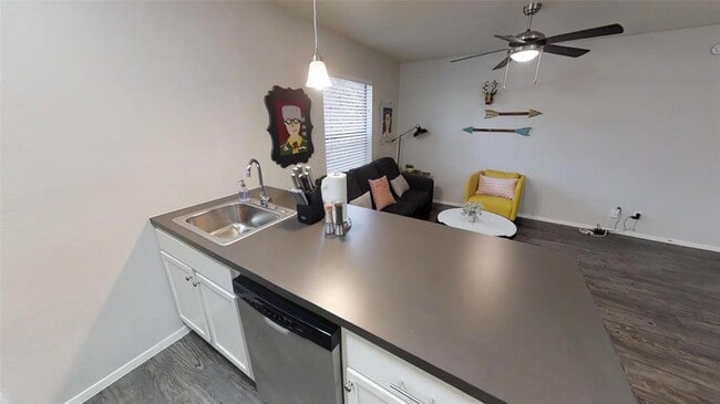 Building Photo - 1117 Hollow Creek Dr