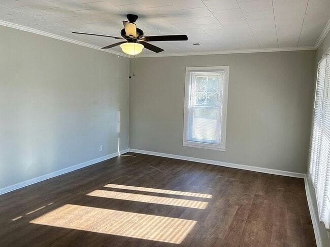Building Photo - 136 Hairston St