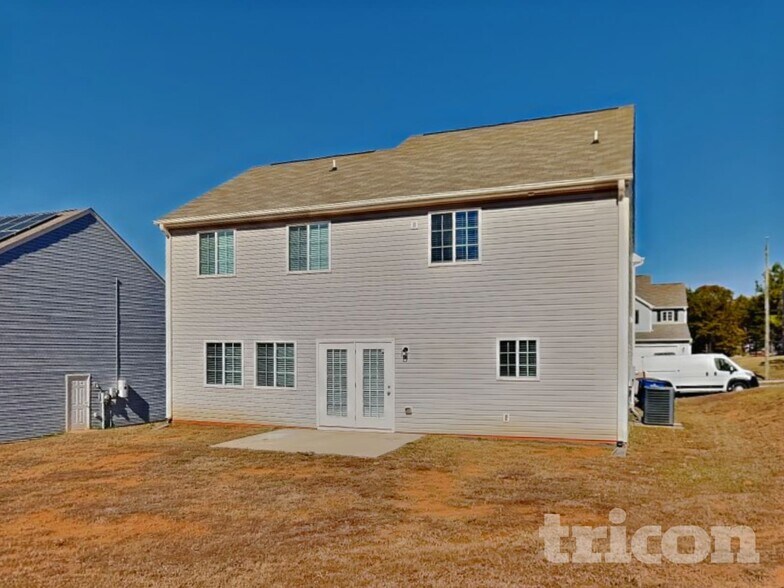 Building Photo - 3079 Stauton Dr