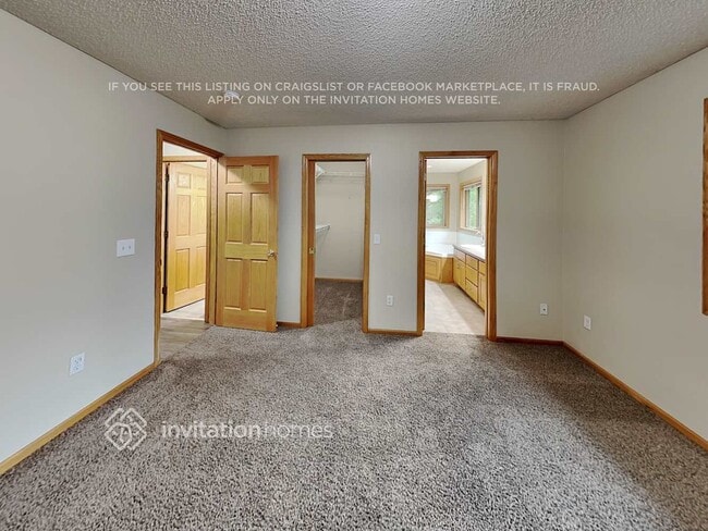 Building Photo - 5043 Ladyslipper Ave N