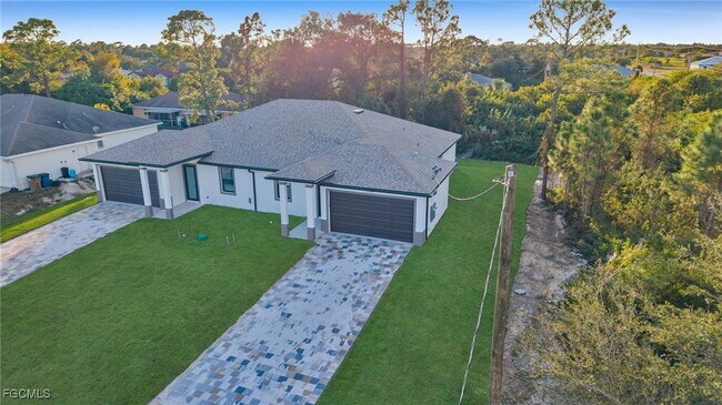 Building Photo - 704 Homer Ave S