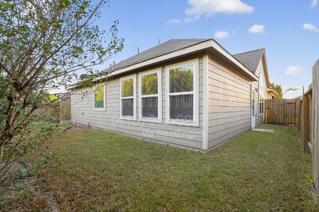 Building Photo - 18506 W Hardy Rd