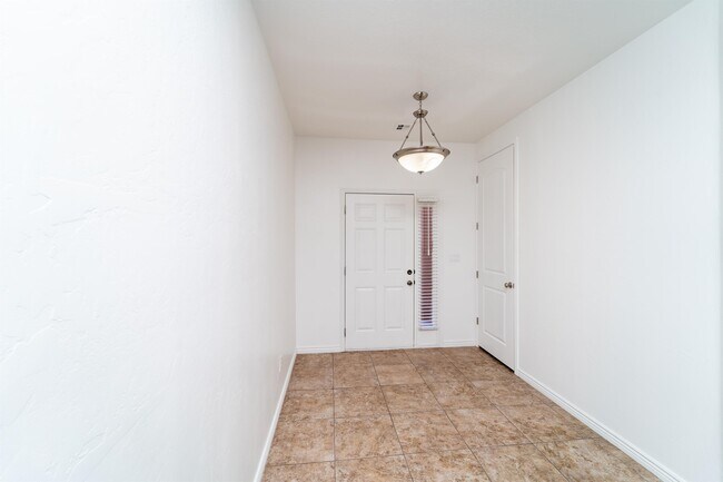 Building Photo - 1210 W Indian Hills Dr