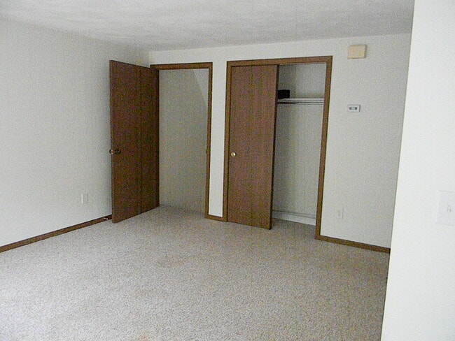 Building Photo - 3360 Vestal Rd