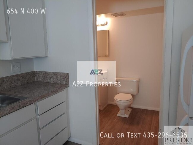 Building Photo - 654 N 400 W St