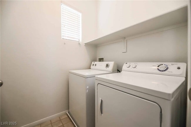 Building Photo - 716 Calamus Palm Pl