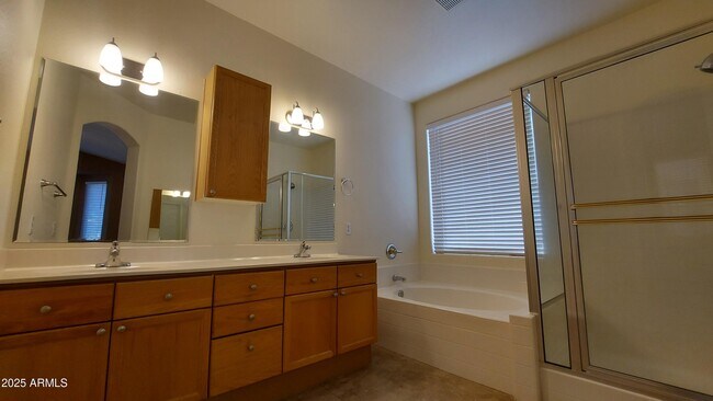 Building Photo - 740 N Nantucket St