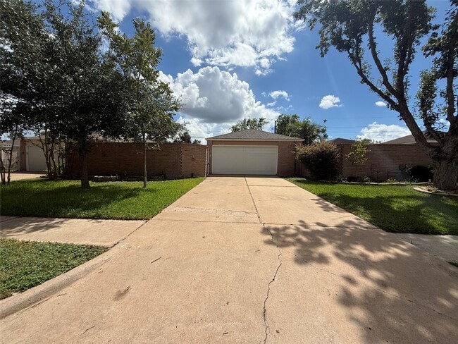 Primary Photo - 16103 Camino Del Sol Dr