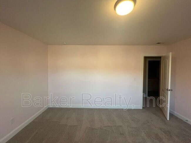 Building Photo - 324 Matilda Pl