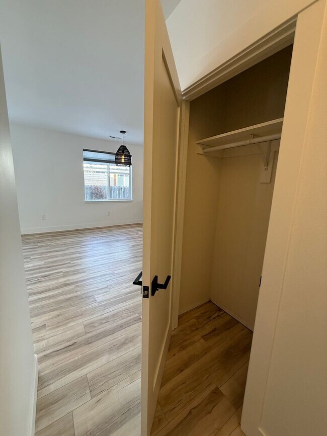 Building Photo - Beautifully Updated 3 Bed/2 Bath Home - Lodgepole Drive