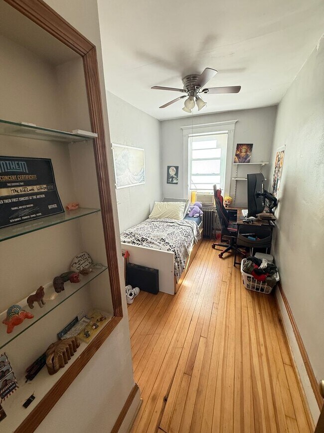 Building Photo - 1349 W 41st St