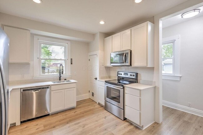 Building Photo - 291 S Main St