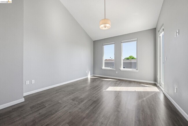 Building Photo - 817 Estancia Ter