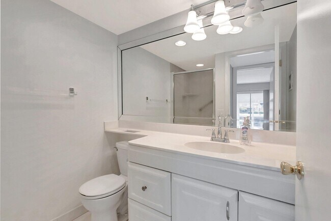 Building Photo - 297 Monaco Way