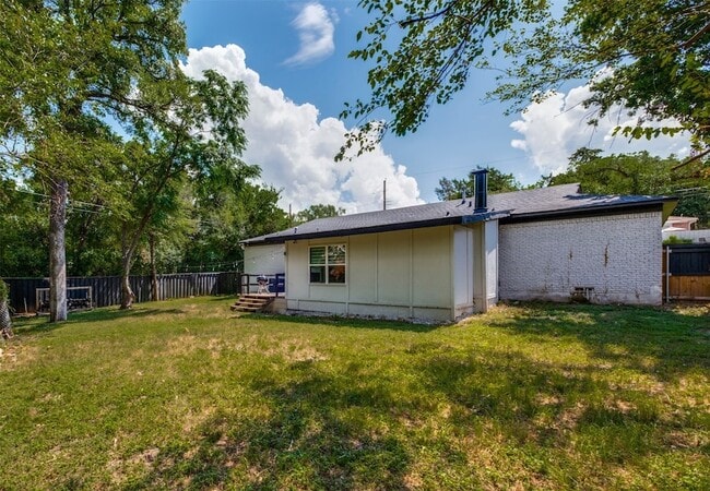 Building Photo - 2031 Brookhaven Dr