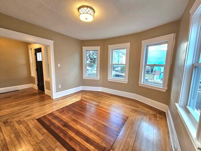 Building Photo - 10 Alton Rd