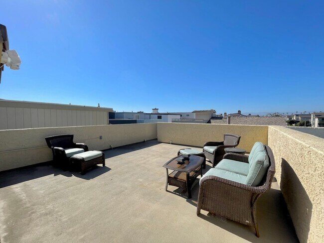 Building Photo - FULLY FURNISHED | Hollywood Beach | Oxnard | 3Bed + 2Bath