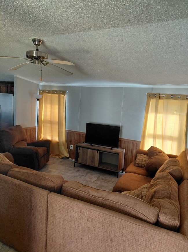 Building Photo - lot 28