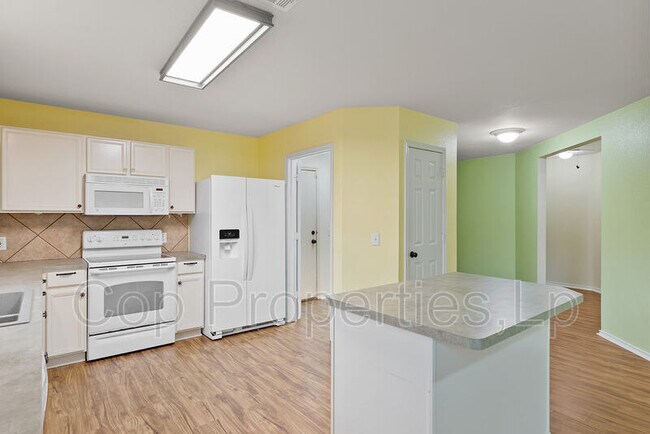 Building Photo - 5132 Columbia Dr