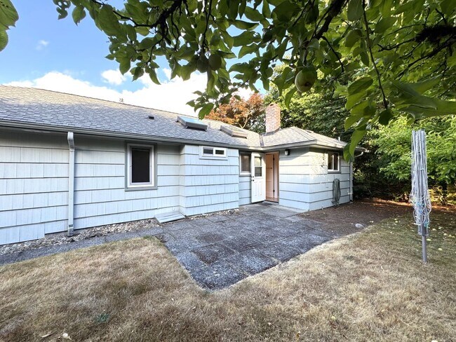 Building Photo - 10751 Durland Ave NE