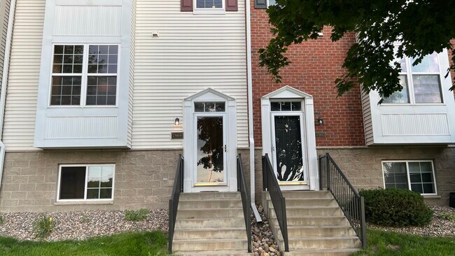 Building Photo - 7866 Old Carriage Ct