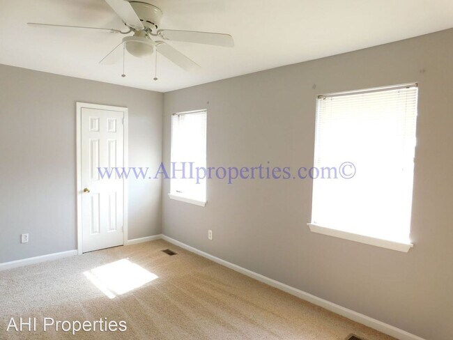 Building Photo - 3 br, 1.5 bath House - 2540 Hampstead Drive
