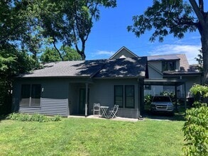 Building Photo - Simple yet tasteful living in East Nashvil...