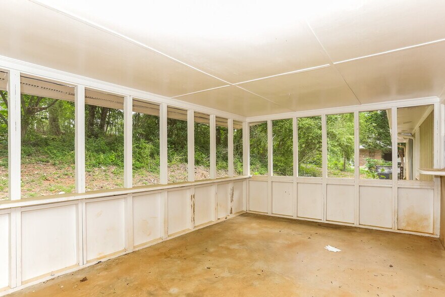 Building Photo - 6206 Shallow Creek Ln