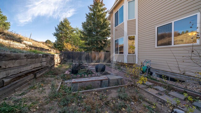 Building Photo - Old Farm Gem