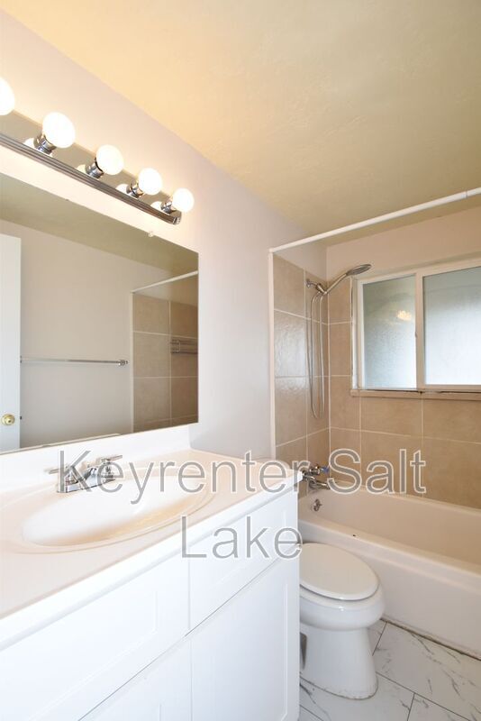 Building Photo - 9408 Turnpike Ln