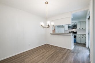 Building Photo - 3311 Palm Desert Ln