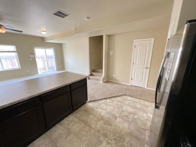 Building Photo - 3 Bedroom Townhome Available Near Hancock ...