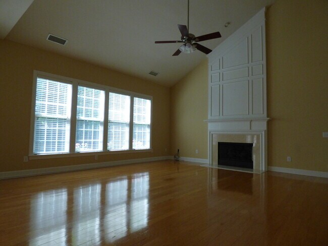 Building Photo - Beautiful Home in Cady Lake Subdivision