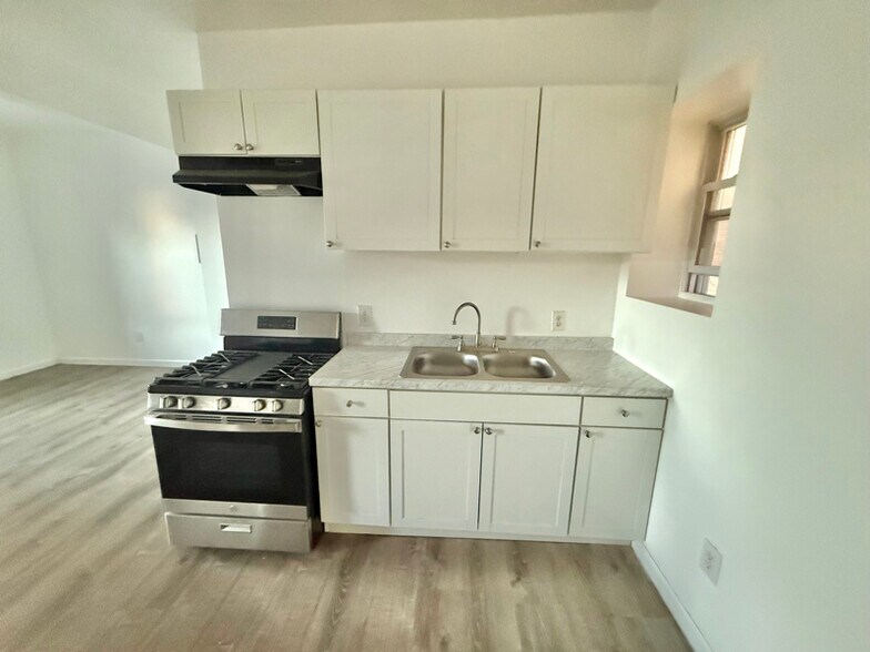 Primary Photo - 73 Saratoga Ave