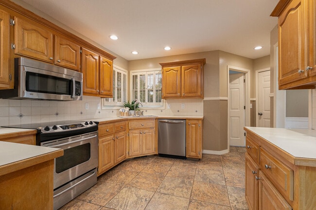 Building Photo - 5095 S Wanda Gray Ave