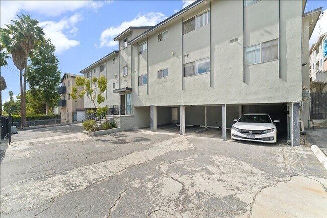 Building Photo - 376 N Ave 57
