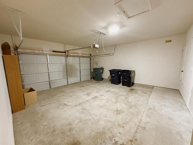 Building Photo - 320 Peanut Dr