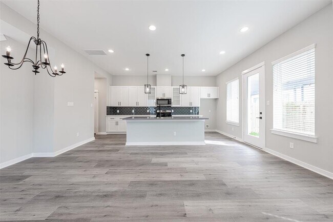 Building Photo - 8402 Berry Grn Ln