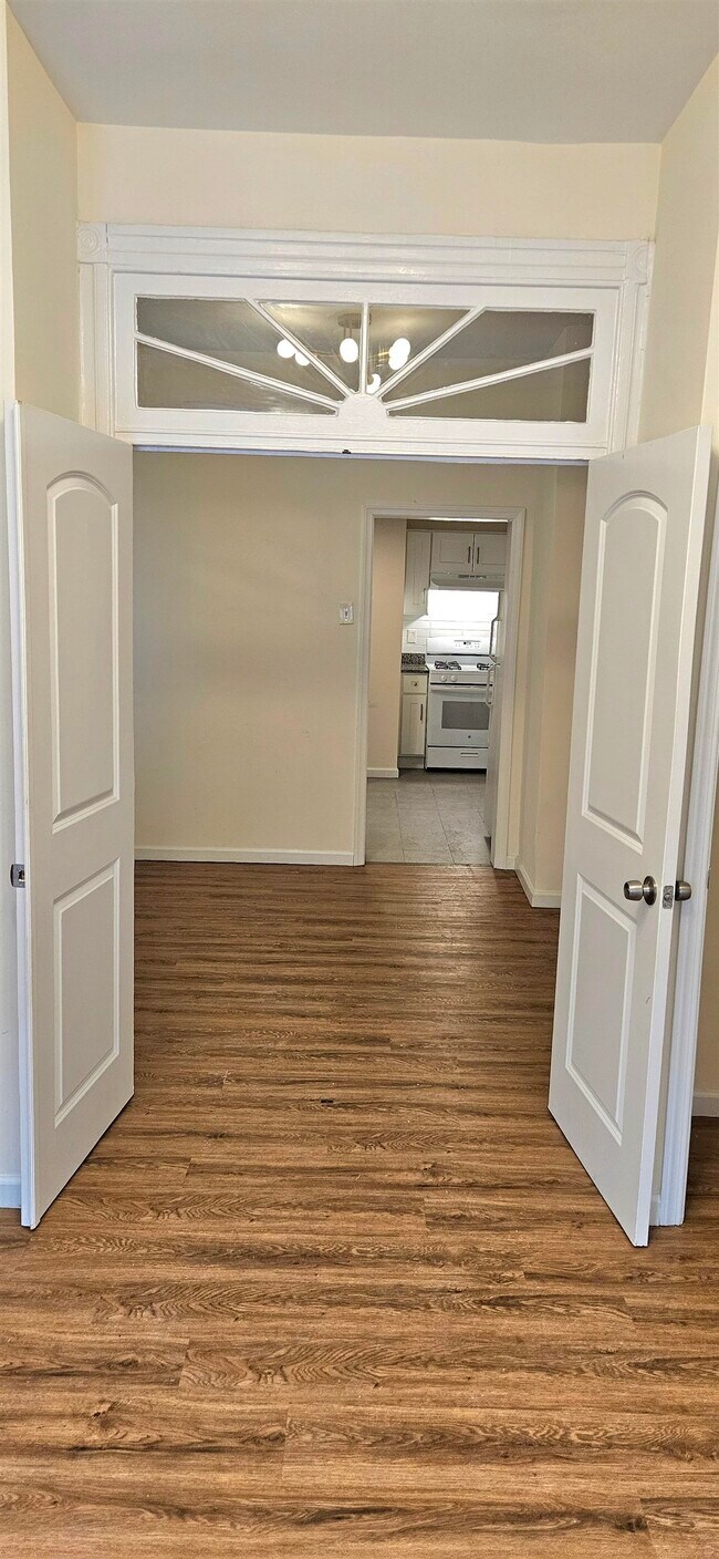 Building Photo - 327 Jackson St