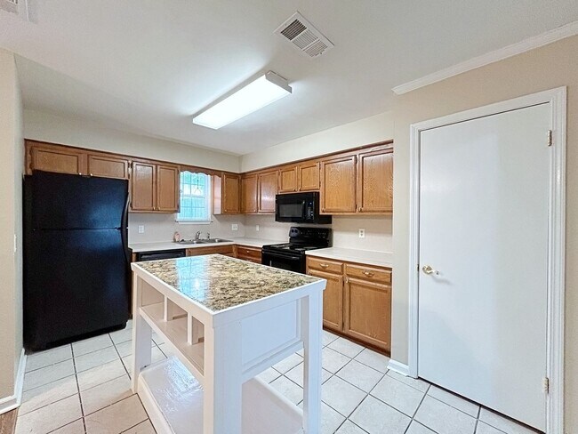 Building Photo - Prime 3 Bed, 2.5 Bath with Fireplace & Fenced Patio!