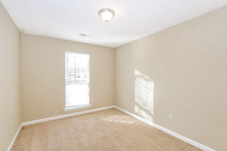 Building Photo - 5780 Lancaster Dr