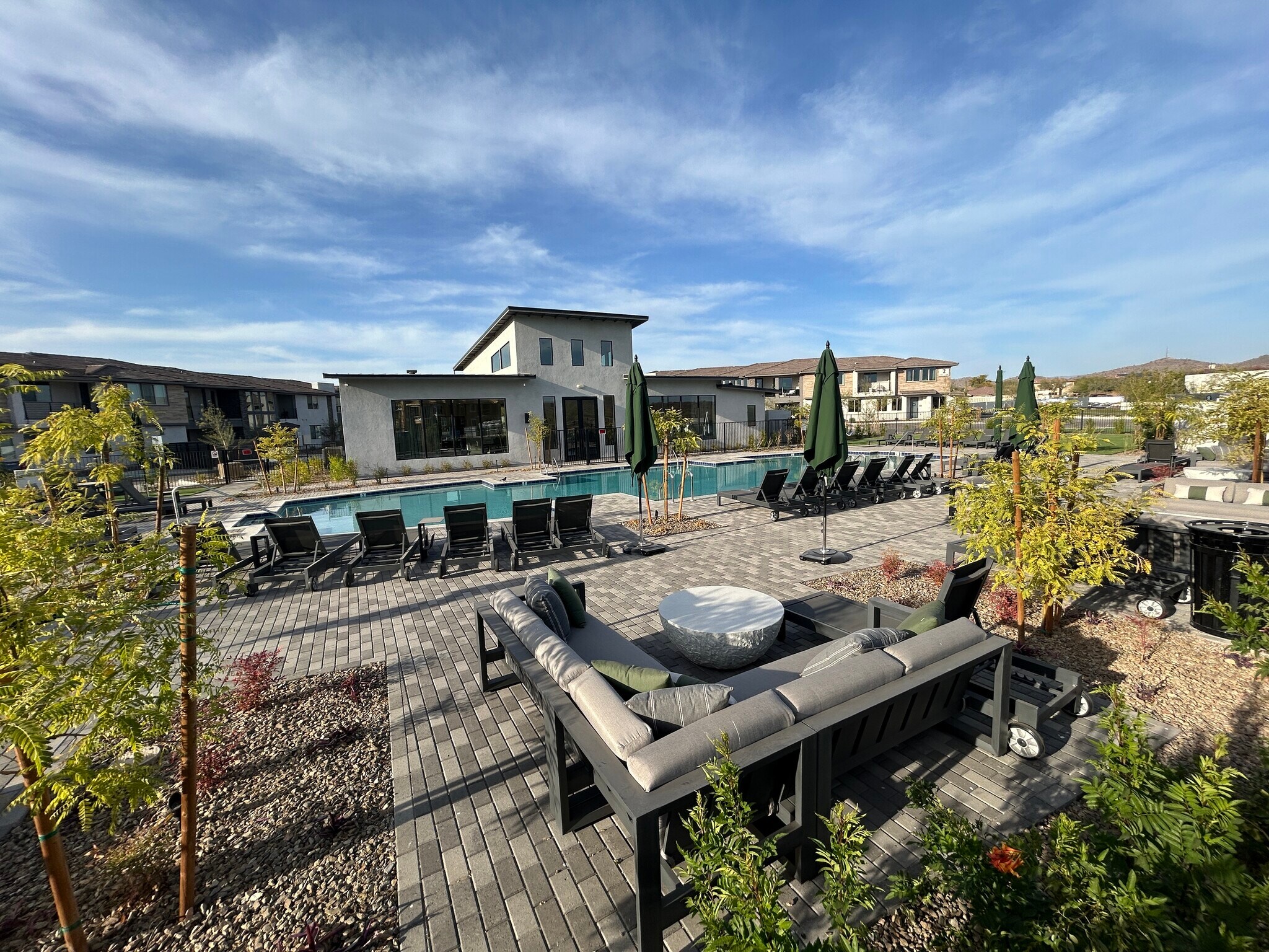 Building Photo - 2121 W Sonoran Desert Dr