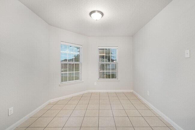 Building Photo - Luckey Ranch Single Story 3 bedroom with d...