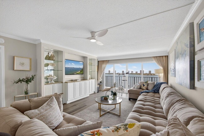 Building Photo - 801 Lake Shore Dr