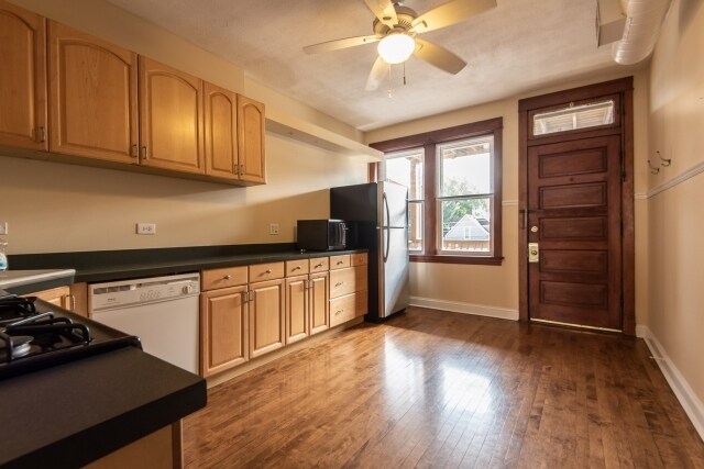 Building Photo - 2475 W Pensacola Ave