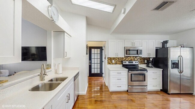 Building Photo - 2690 Linkside Dr