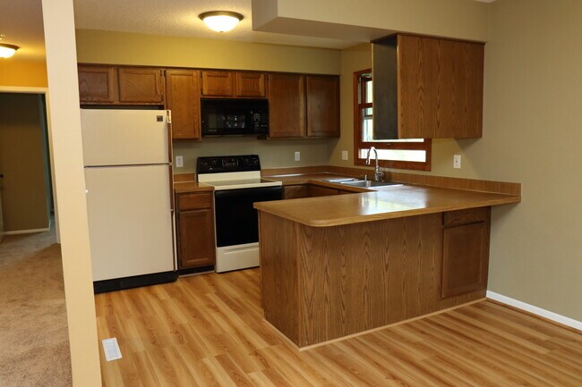 Kitchen - 7096 Stratford Rd