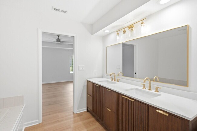 Building Photo - 3711 Shadow Glen Ct