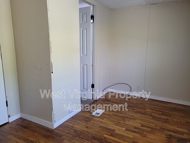 Building Photo - 432 Pocahontas St W